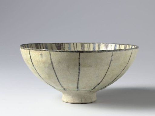 Bowl with a star among radial lines