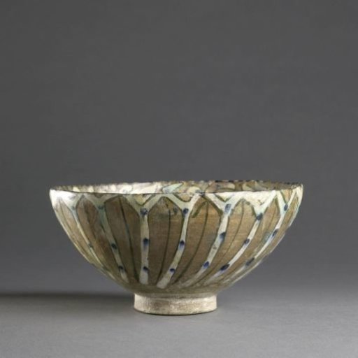 Bowl with a bird among floral scrolls