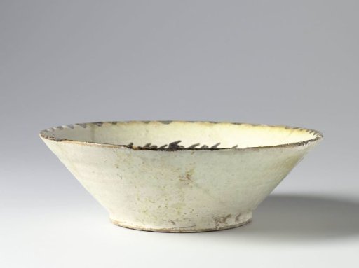 Bowl with a duck and a pseudo-inscription border