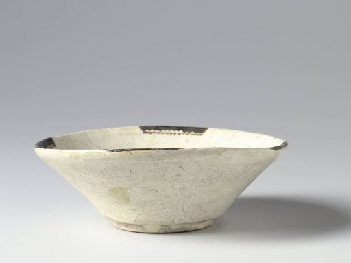 Bowl with four small decorations on the rim