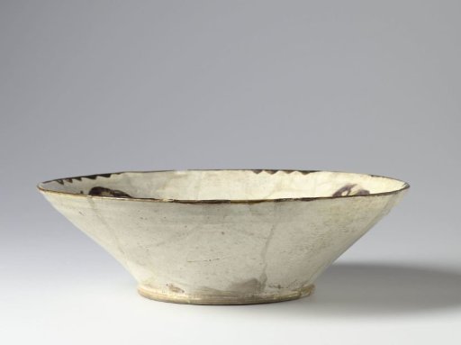 Bowl with three birds