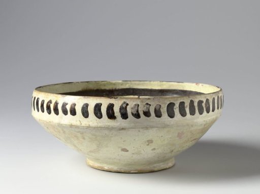Bowl with a stylized bird and foliate scrolls
