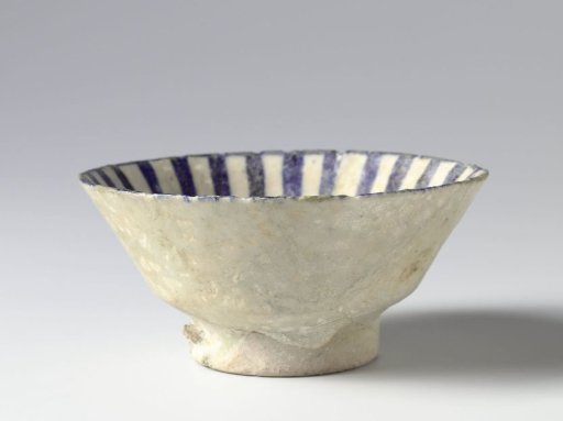 Bowl with radial lines