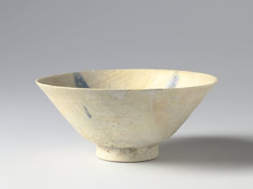 Bowl with four lines