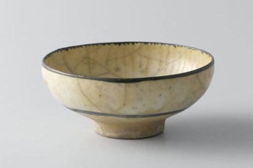 Bowl with a Bird in a Medallion of Floral Scrolls