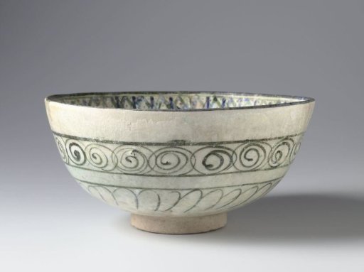 Bowl with a star in a roundel