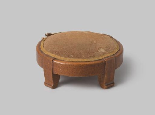 Footstool in an oval shape