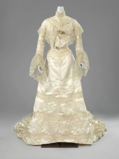 Skirt with train, decorated with 'point de Bruxelles' (Brussels lace) inserts and strips