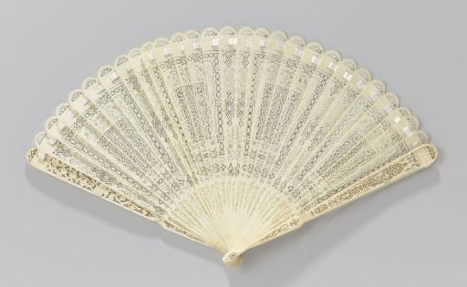 Brisé fan of carved ivory with a symmetrically constructed pattern and a marriage altar under two birds with a trophy on the closing sticks