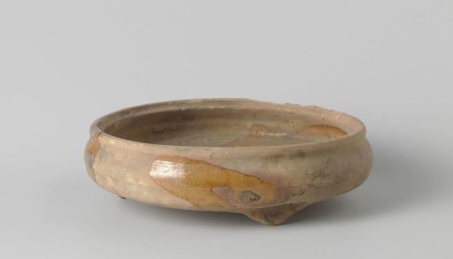 Bowl of red-brown earthenware