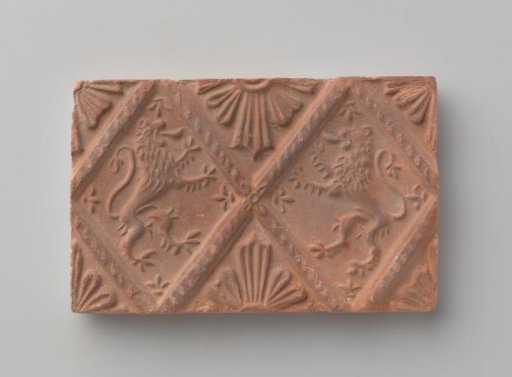 Fireplace stone with a depiction of two climbing lions