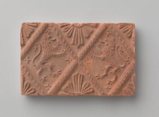 Fireplace stone with depiction of two climbing lions