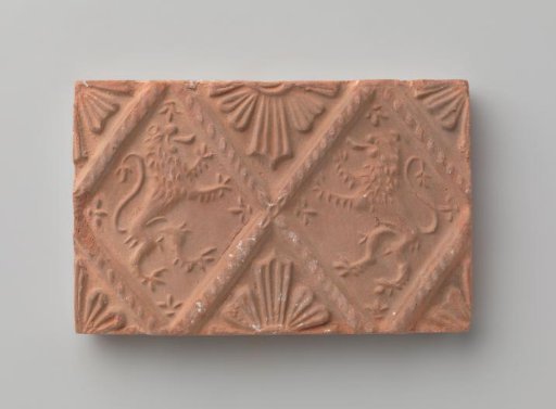 Fireplace with a depiction of two climbing lions