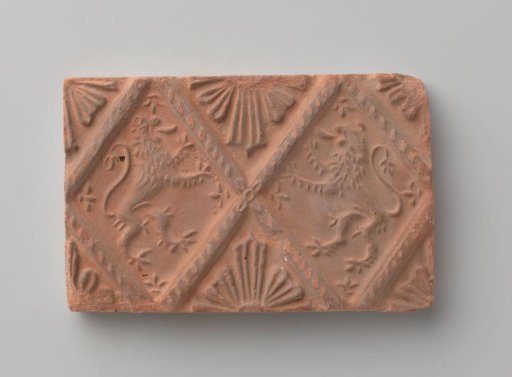 Fireplace with a depiction of two climbing lions