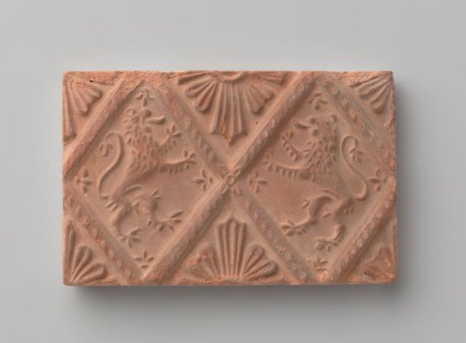 Fireplace with a depiction of two climbing lions