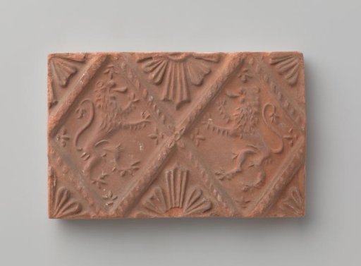 Fireplace stone with depiction of two climbing lions