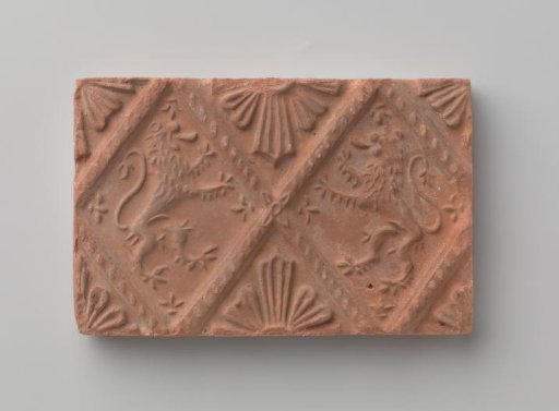 Fireplace with a depiction of two climbing lions