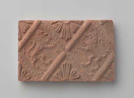 Fireplace stone with depiction of two climbing lions