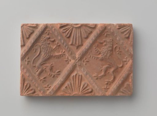 Fireplace stone with depiction of two climbing lions