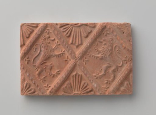 Fireplace stone with depiction of two climbing lions