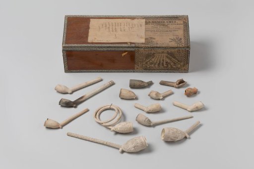 Fragments of tobacco pipes