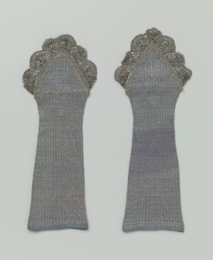 Mitt of blue-pink silk with silver-colored metal thread and lace strip