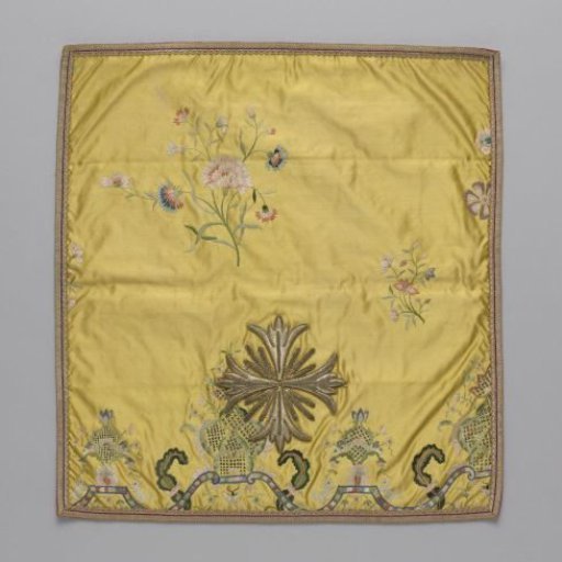 Velum of yellow silk satin with embroidery