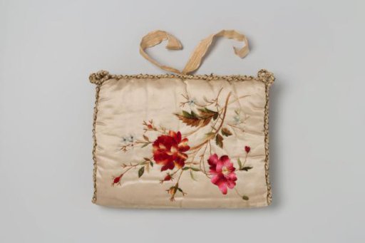 Sachet of white silk, embroidered on the front with sprigs of flowers, lined, trimmed all around with twisted white silk cord and gold thread