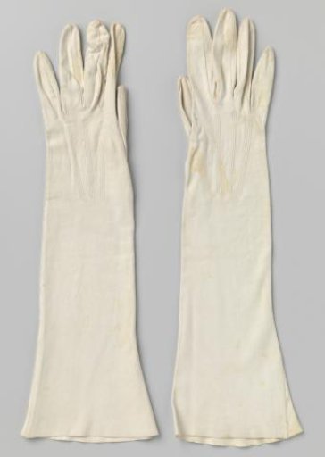 Glove of White Chamois Leather
