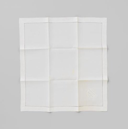 Linen napkin with the embroidered initials BU
