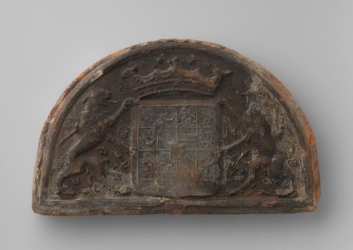 Hearthstone with the coat of arms of Prince Maurits van Oranje Nassau