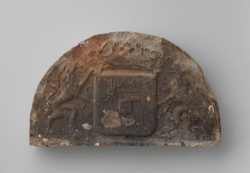 Fireplace mantel with the coat of arms of Prince Maurice of Orange-Nassau