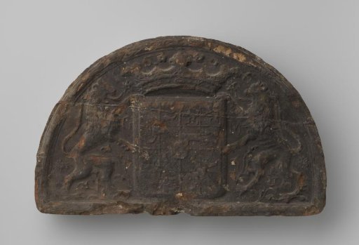 Fireplace mantel with the coat of arms of Prince Maurice of Orange-Nassau