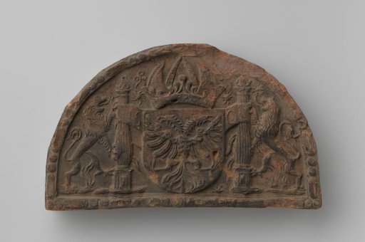 Fireplace surround with the Spanish Habsburg coat of arms