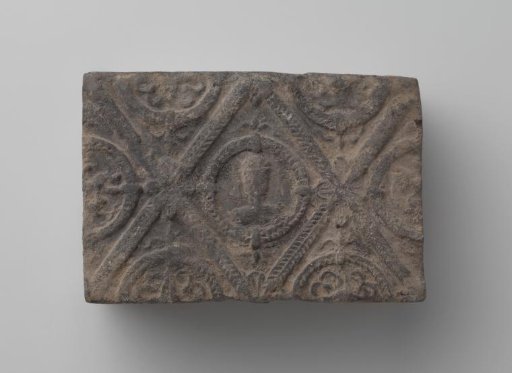 Fireplace mantel with a man's head and the letters V I in a laurel wreath
