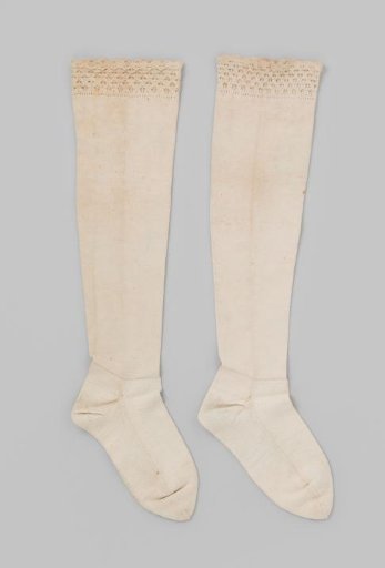 Stocking of plain white cotton tricot, with a foot part of thicker cotton, border in openwork decorative stitch and scalloped edge