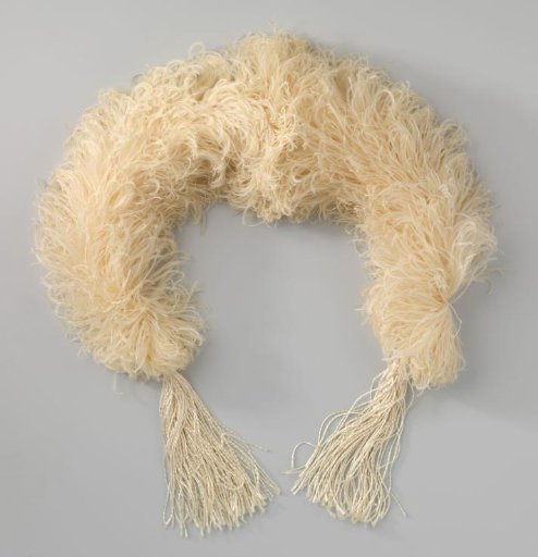 Boa of ostrich feathers, cream-white, with two tassels