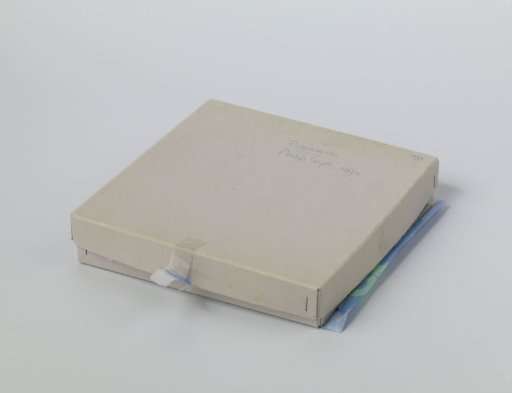 Cardboard box with loose lid