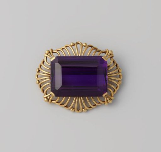 Gold-wire brooch with amethyst