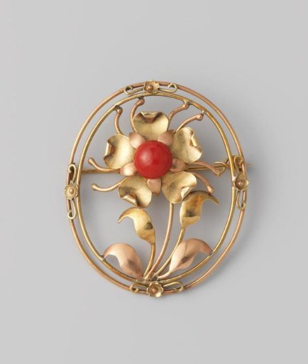 Oval gold-wire brooch with flower, heart of coral