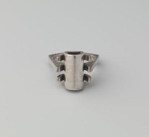 Signet Ring with Tubular Form and Six Protrusions as a Knob