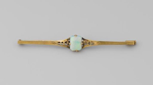 Brooch of gold with opal