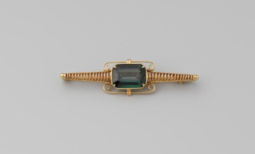 Brooch of gold in red and yellow with green glass