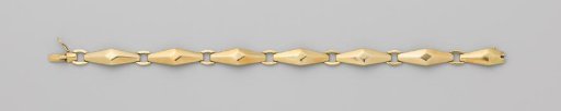 Gold chain bracelet with rhombic links