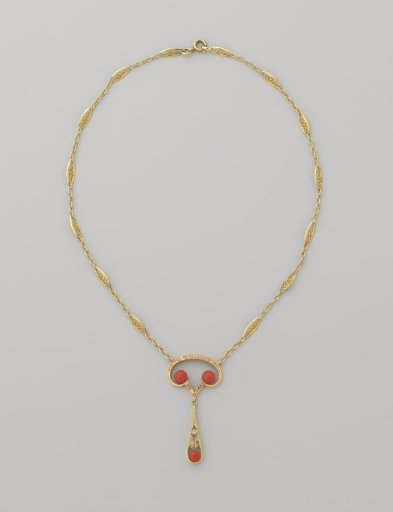 Necklace of gold with seed pearls, blood coral and diamond