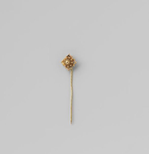 Diamond-shaped gold lapel pin