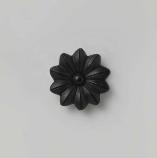 Flower-shaped mourning brooch of glass and silver