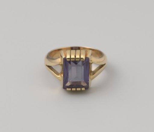 Reused wedding ring with synthetic spinel