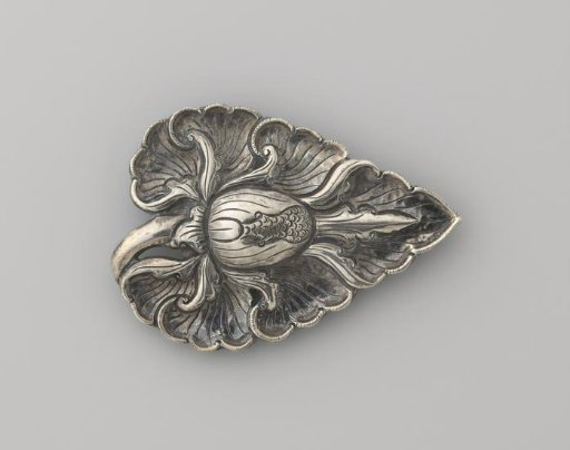 Silver scarf clip