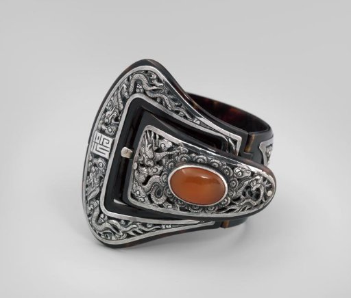 Bracelet of buffalo horn, silver and carnelian